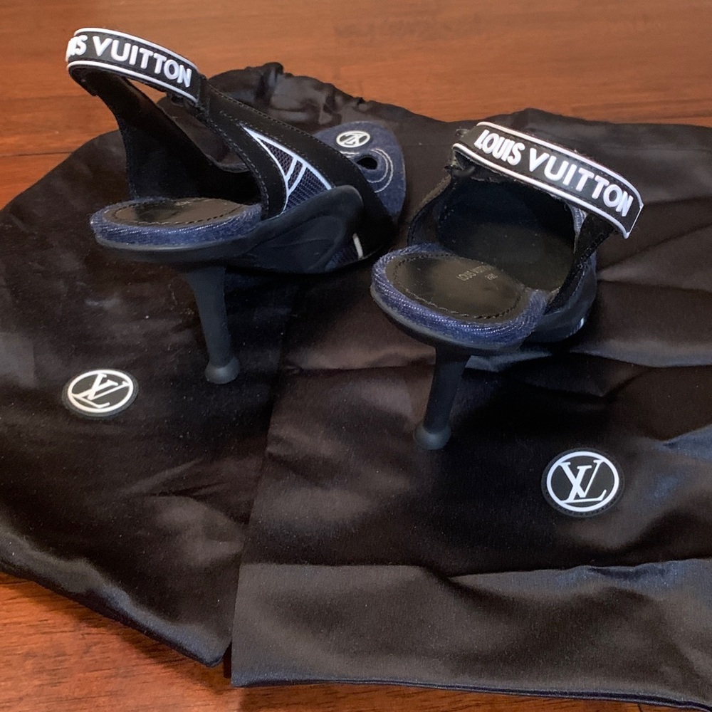 Absolutely stunning brand new, authentic rare abd Louis Vuitton denim shoes 7 - Picture 4 of 17